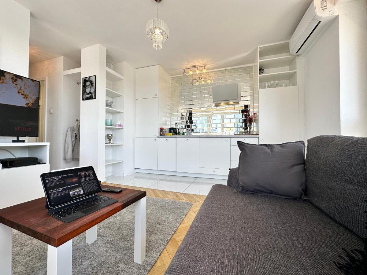 Platinum Metro X2 Wifi 350 Mbs Netflix Hbo Appletv Apartment Warsaw Luaran gambar