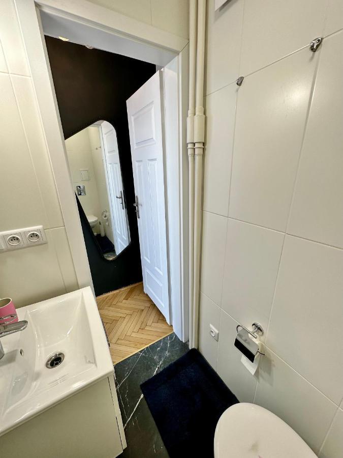 Platinum Metro X2 Wifi 350 Mbs Netflix Hbo Appletv Apartment Warsaw Luaran gambar