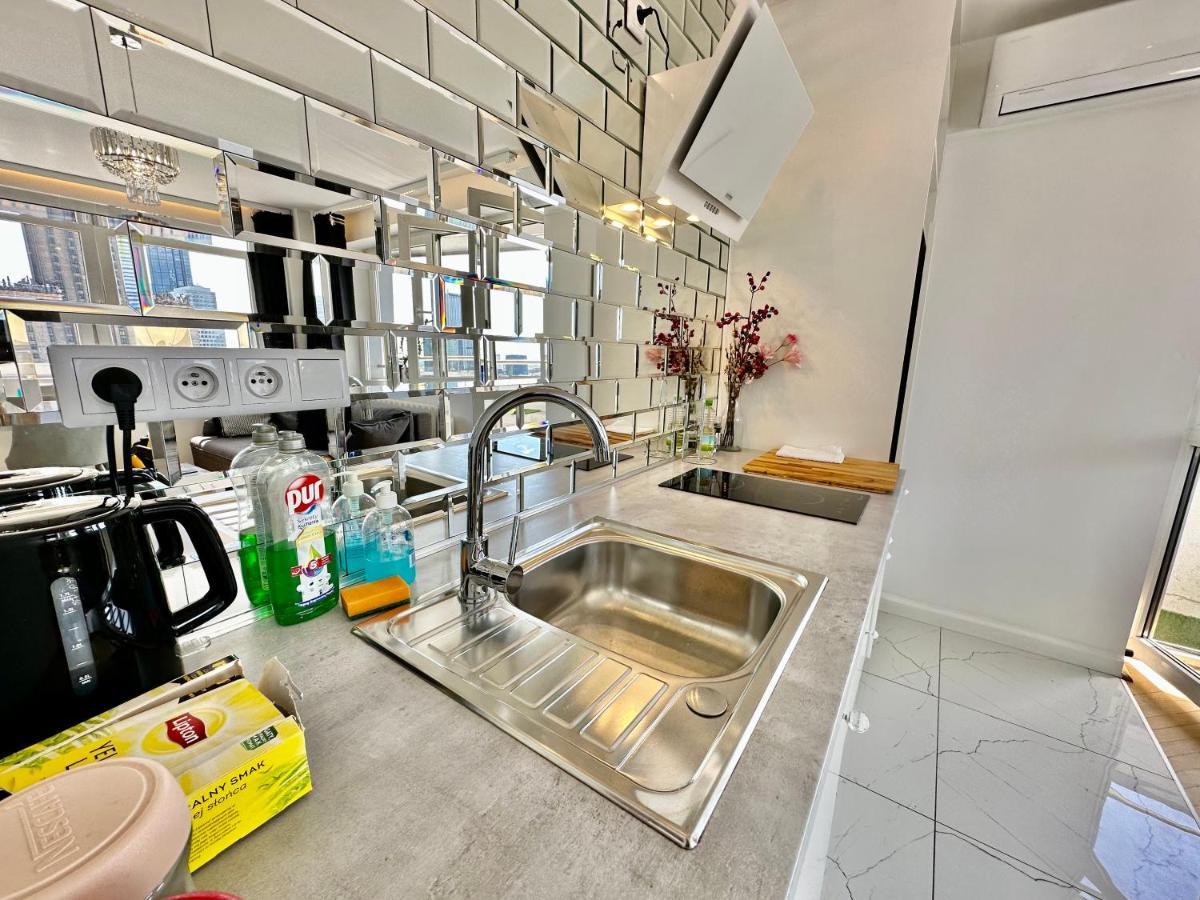 Platinum Metro X2 Wifi 350 Mbs Netflix Hbo Appletv Apartment Warsaw Luaran gambar
