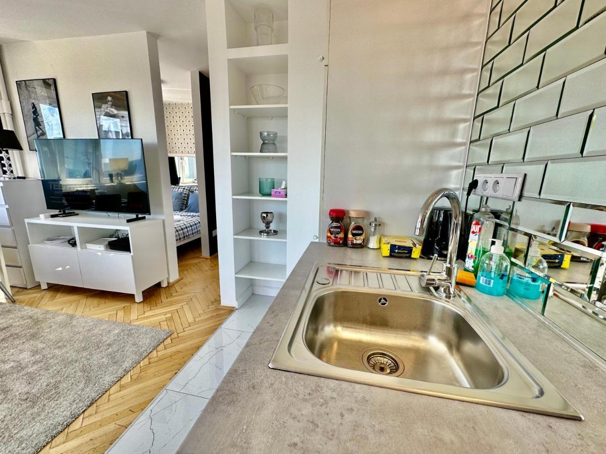Platinum Metro X2 Wifi 350 Mbs Netflix Hbo Appletv Apartment Warsaw Luaran gambar